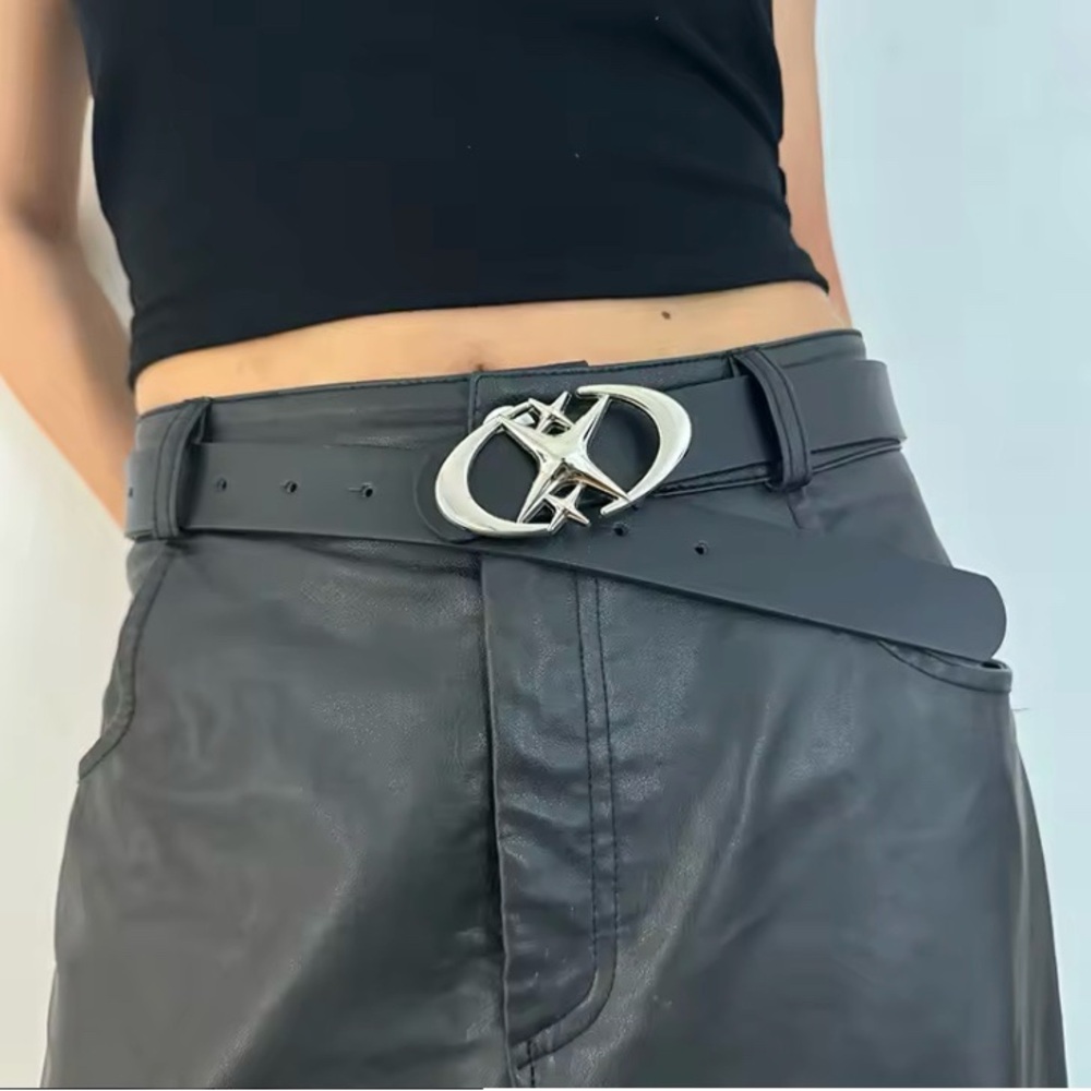 Stylish Black Y2K Leather Belt with Silver Buckle